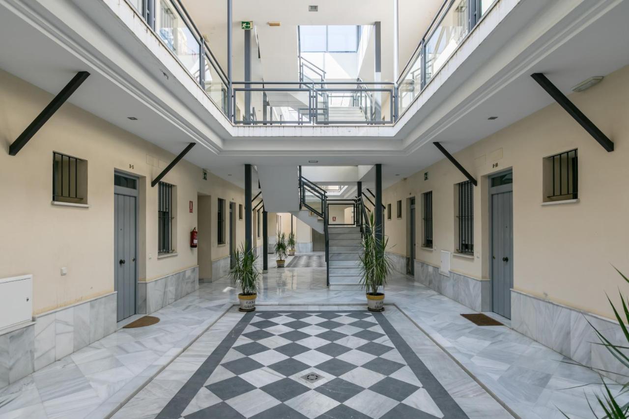 Apartamento Triana Deluxe Con Patio Privado Sevilha Exterior foto