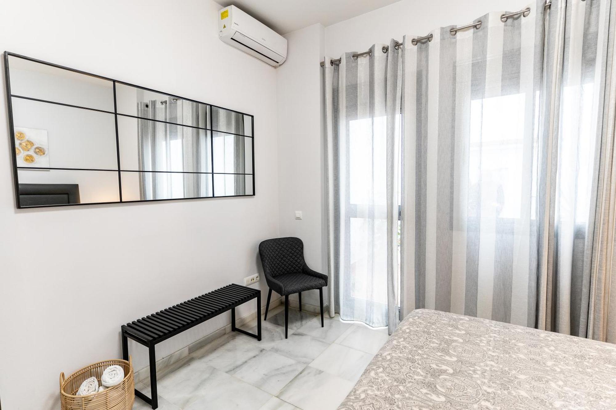 Apartamento Triana Deluxe Con Patio Privado Sevilha Exterior foto
